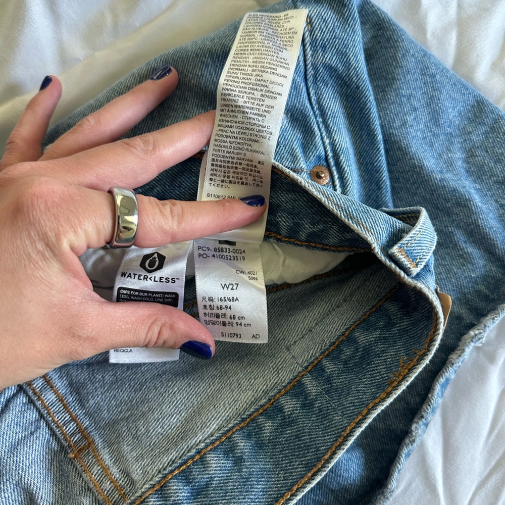 Levi’s Denim Shorts - Picture 3 of 3